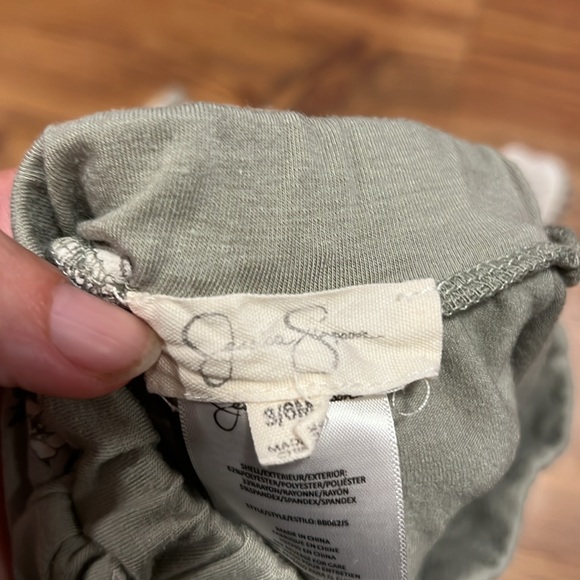 Jessica Simpson cute outfit - Picture 5 of 5